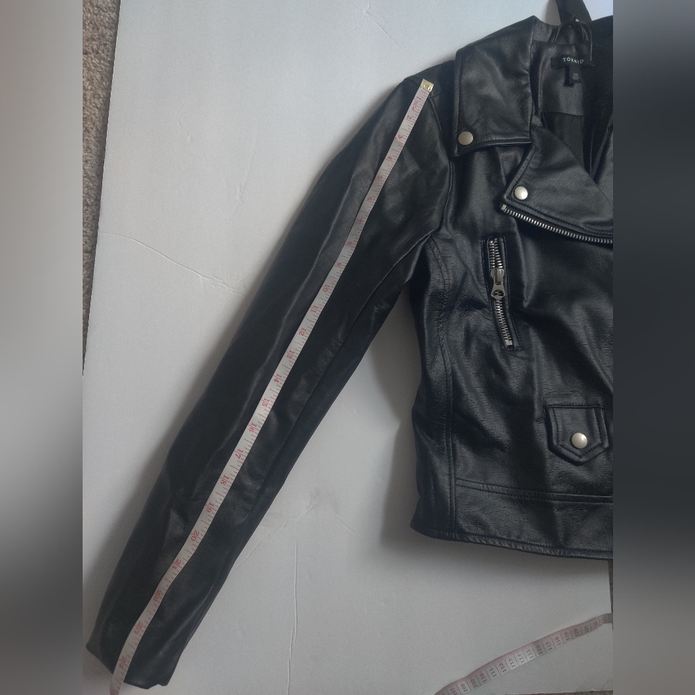 🆕 Torrid Vegan Faux Leather Punk Grunge Motorcycle Jacket (M/L/10/00 plus) - Picture 9 of 10